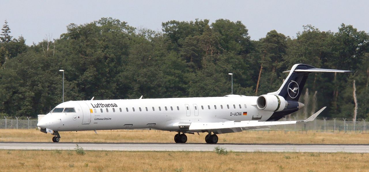 Aircraft on the apron at Frankfurt Airport