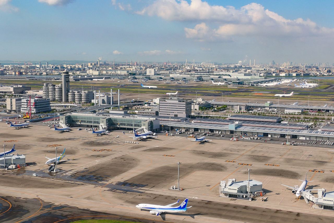 Passenger concourse inside Tokyo Haneda Airport
