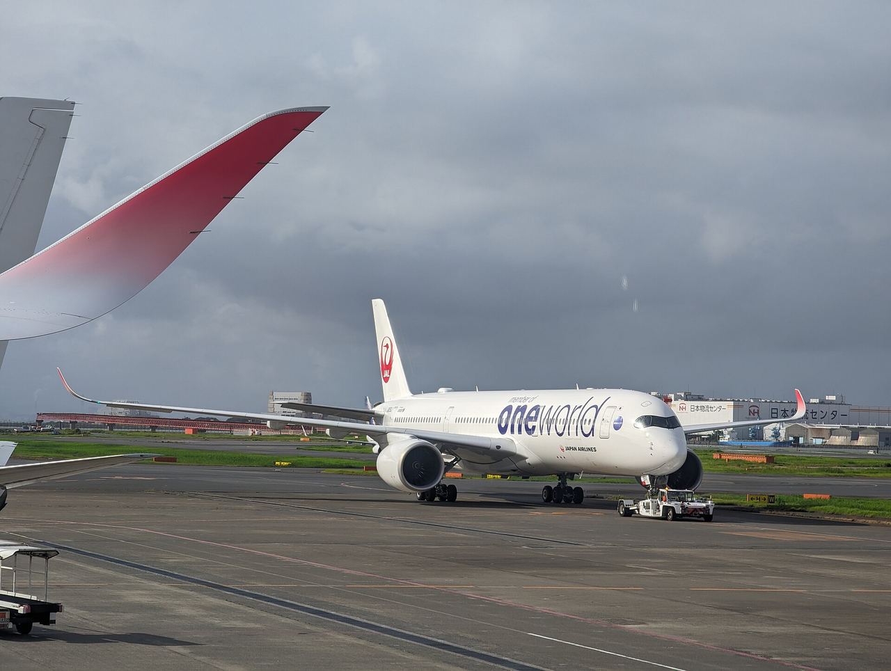 Aircraft on the apron at Tokyo Haneda Airport