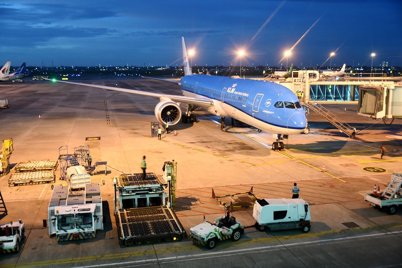 Airside facilities during an Overnight layover at Schiphol