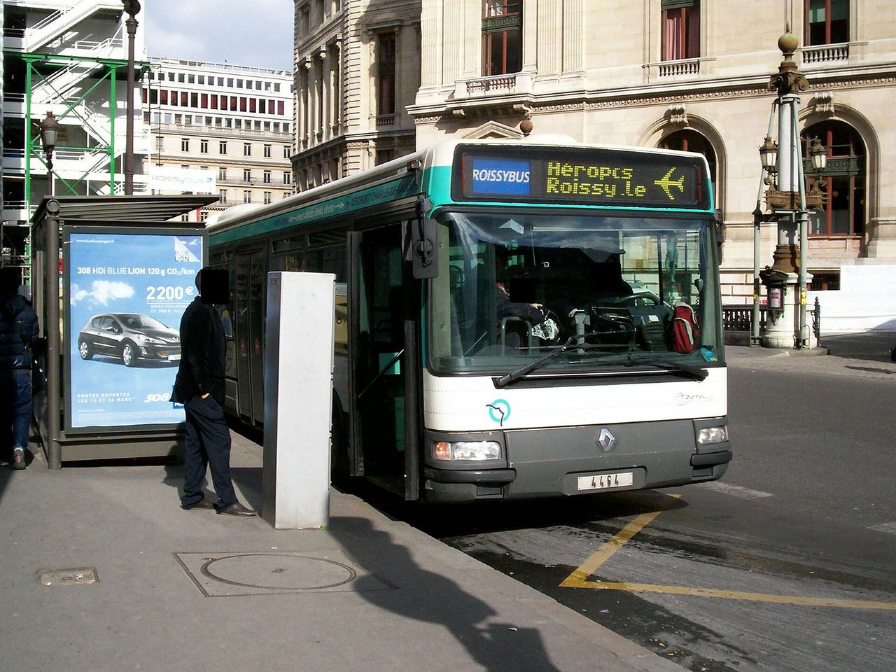 Public transport option on the CDG to Paris route