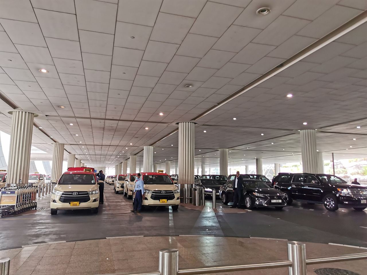 Public transport option on the Dubai airport to downtown route