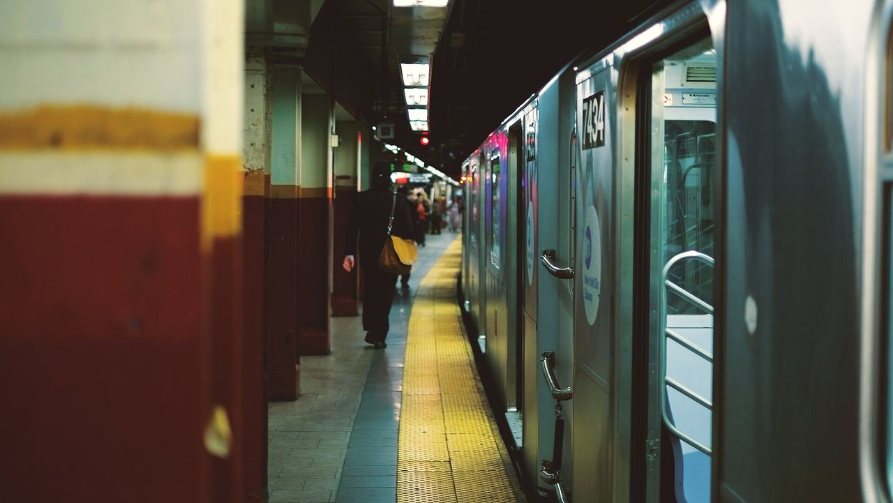 Public transport option on the JFK to Manhattan route